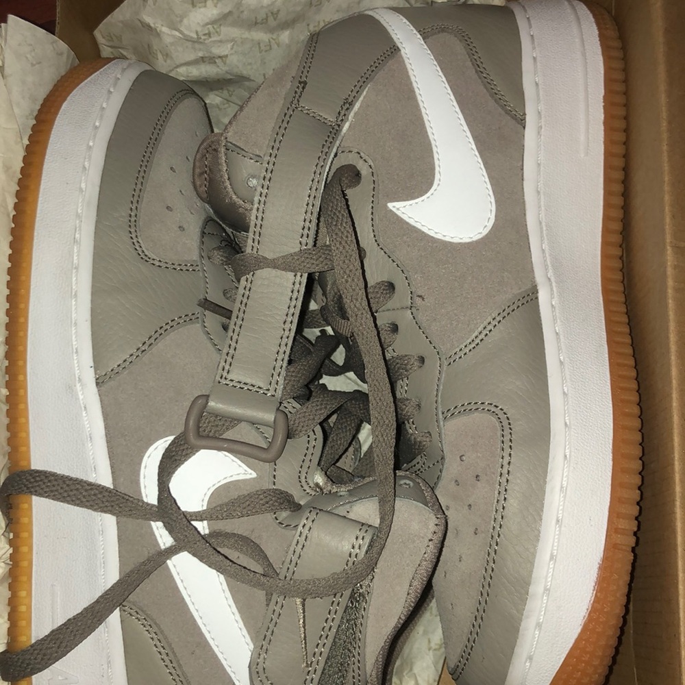 NIKE MID AIR FORCE 1s